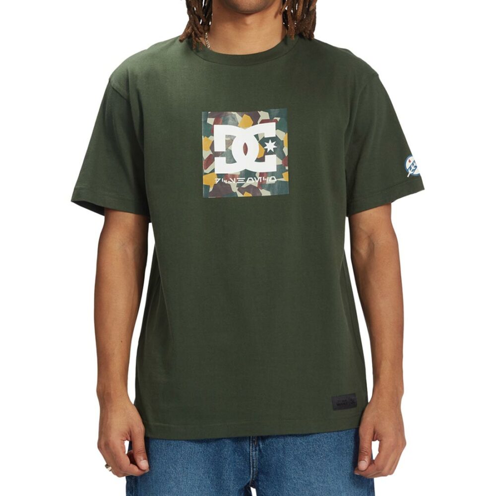 DC x Star Wars Star Boba Square S/S T-Shirt - Duffel Bag Green