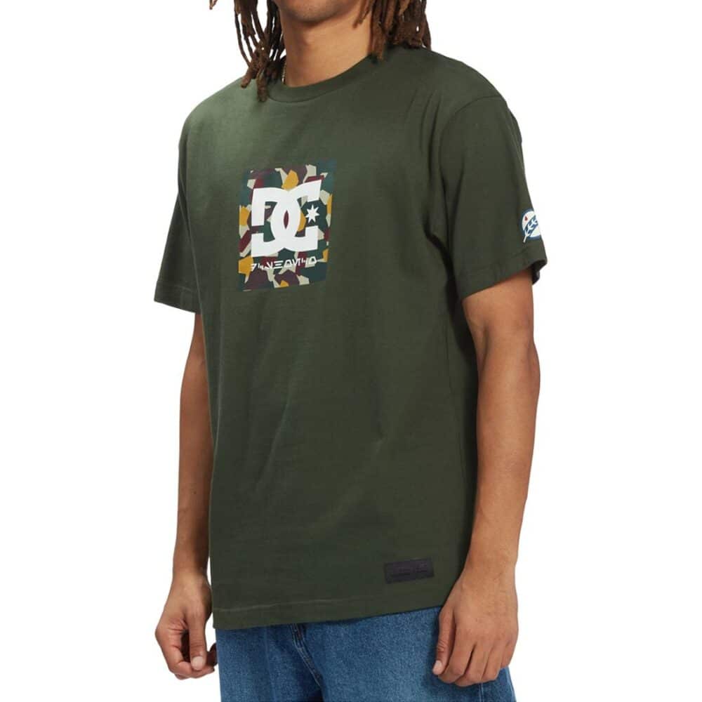 DC x Star Wars Star Boba Square S/S T-Shirt - Duffel Bag Green