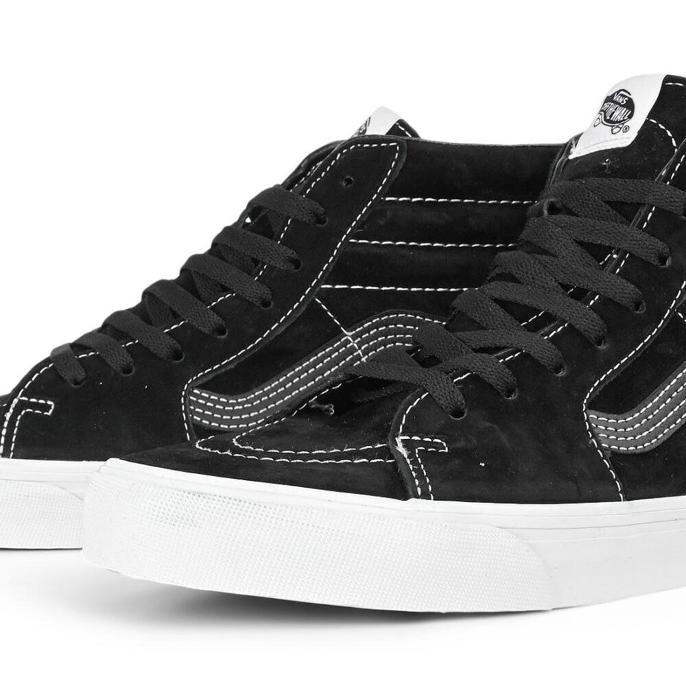Vans Classic Sk8-Hi Skate Shoes - Black Pig Suede