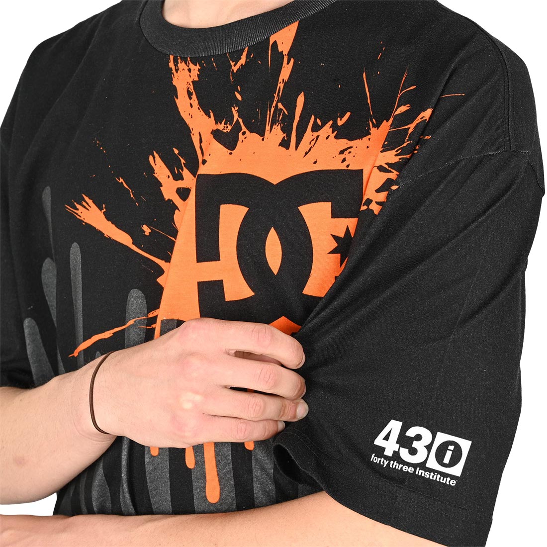 DC x 43i Big Drip S/S T-Shirt - Black - Supereight